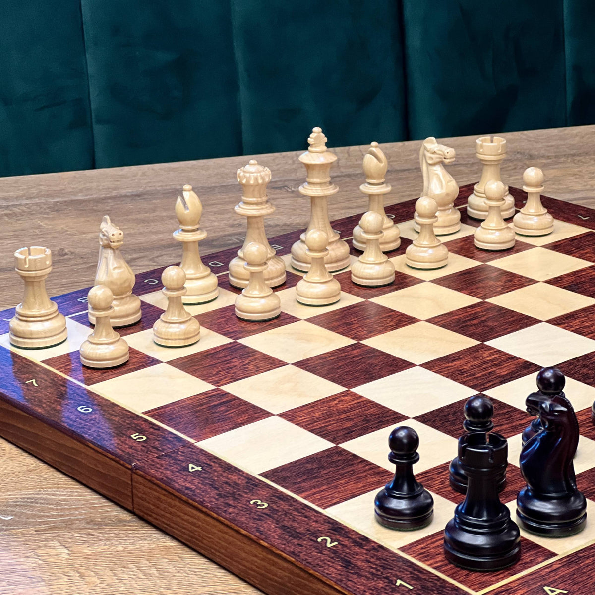 Jeu d'échecs imitation marbre (29 x 29 cm), jeu d'échecs en bois. Prêt à offrir. Réf. 198027