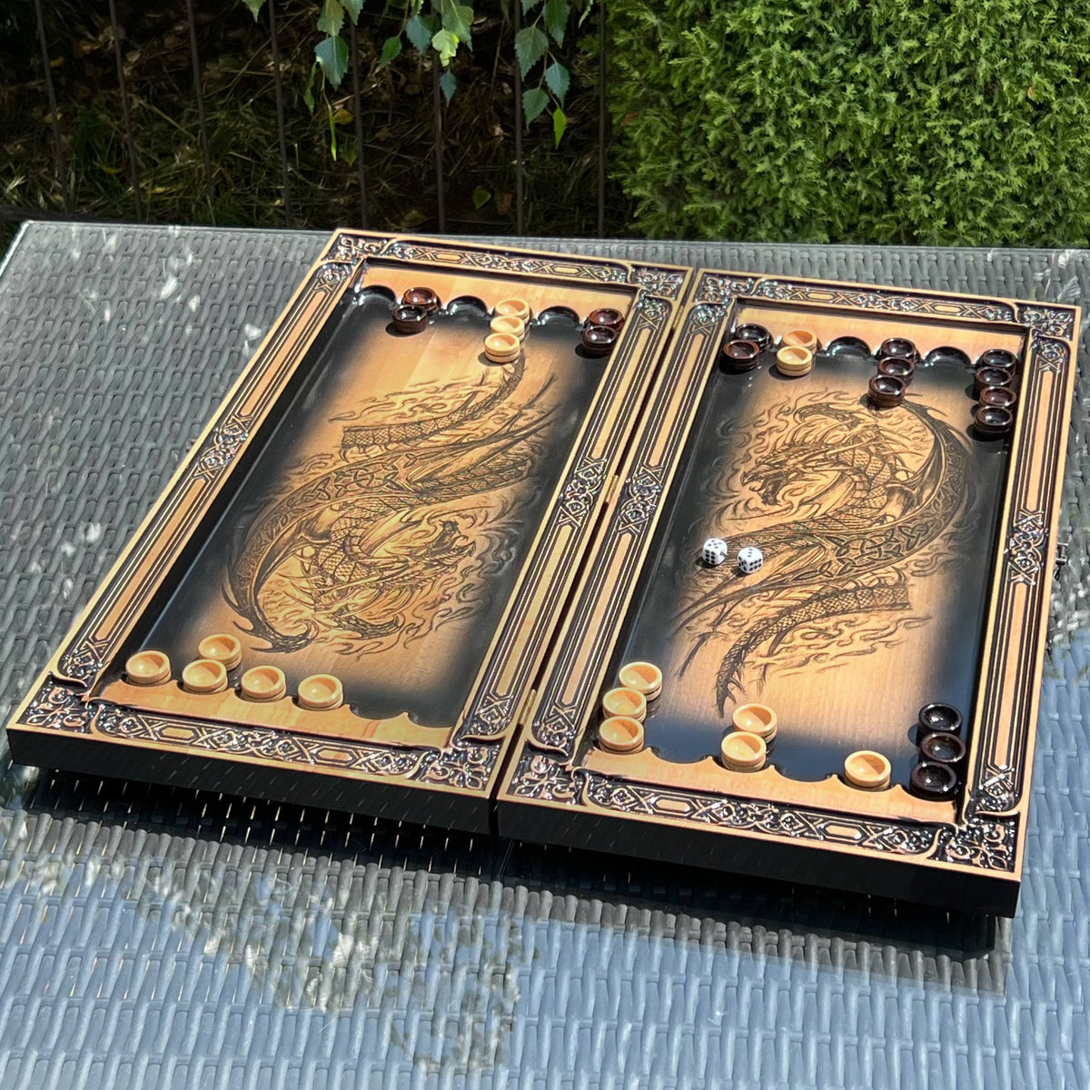 Plateau de backgammon en bois – Un mélange exquis d'art et de fonctionnalité, prêt à offrir
