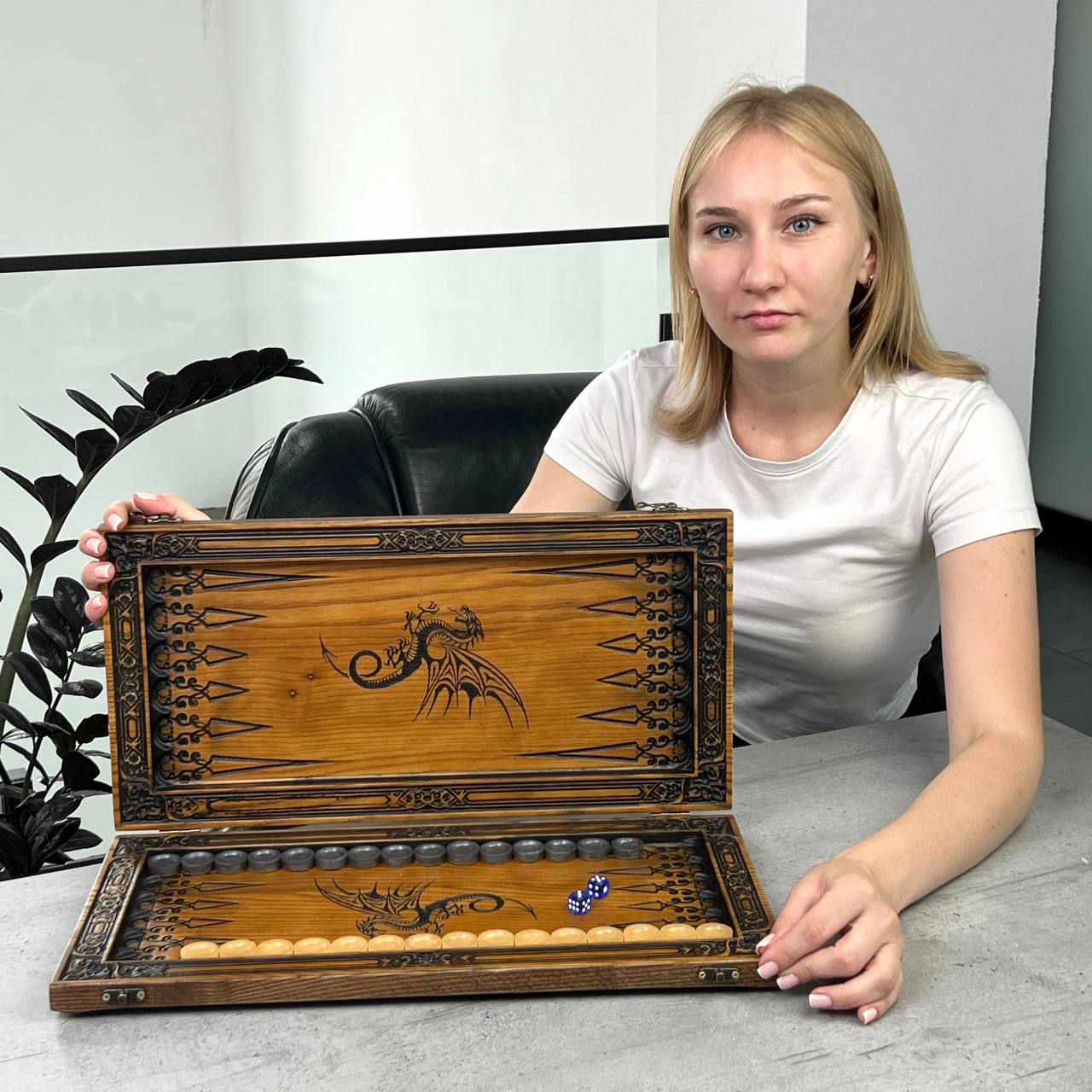 Backgammon en bois, backgammon sculpté personnalisé avec Lion, jeu de backgammon, cadeau pour lui, jeu de backgammon personnalisé