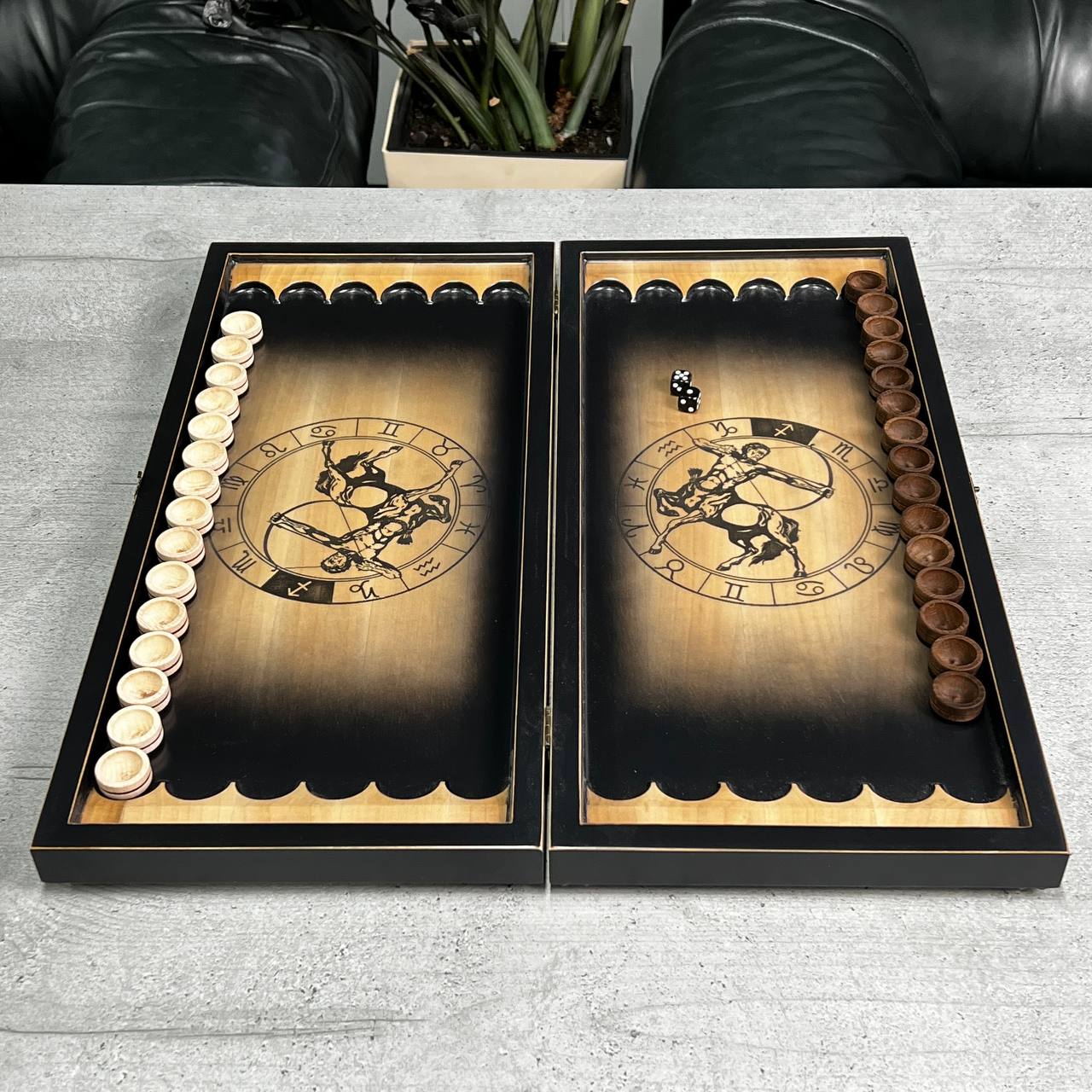 Jeu de backgammon en bois, jeu de société signe du zodiaque Sagittaire, 50*23cm. Prêt à offrir.
