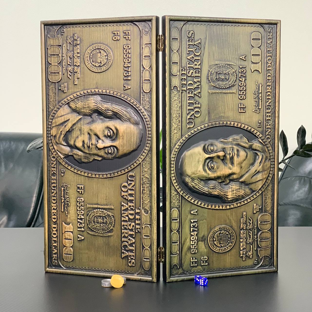 Hölzernes Backgammon-Brettspielset „Dollar“, 46×23×3cm, geschenkfertig und individuell anpassbar.