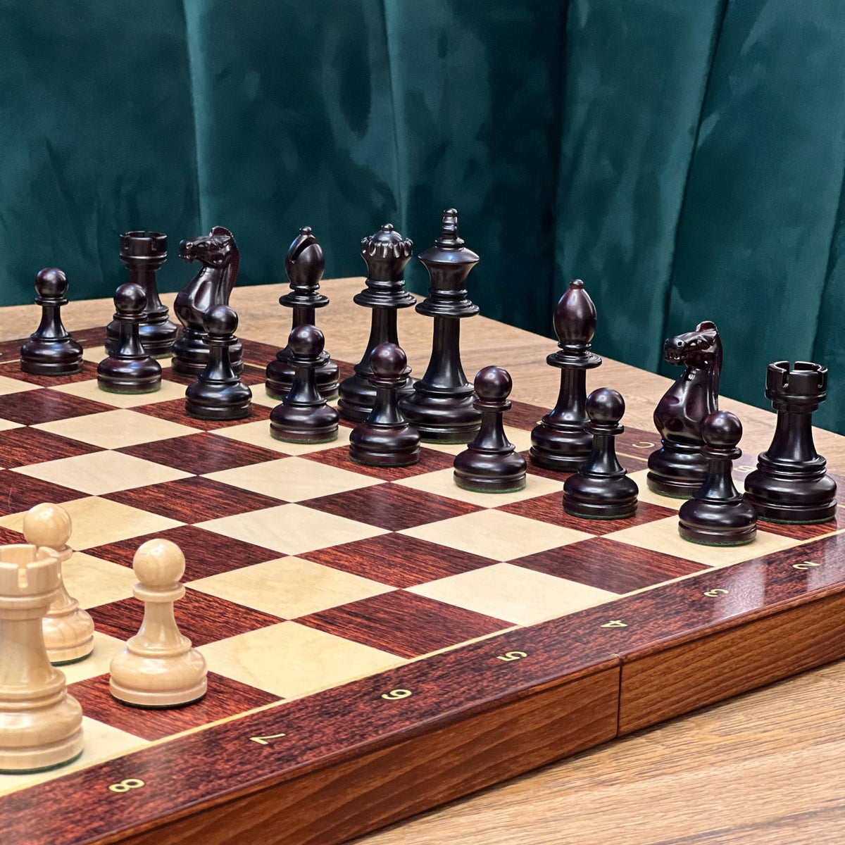 Jeu d'échecs imitation marbre (29 x 29 cm), jeu d'échecs en bois. Prêt à offrir. Réf. 198027