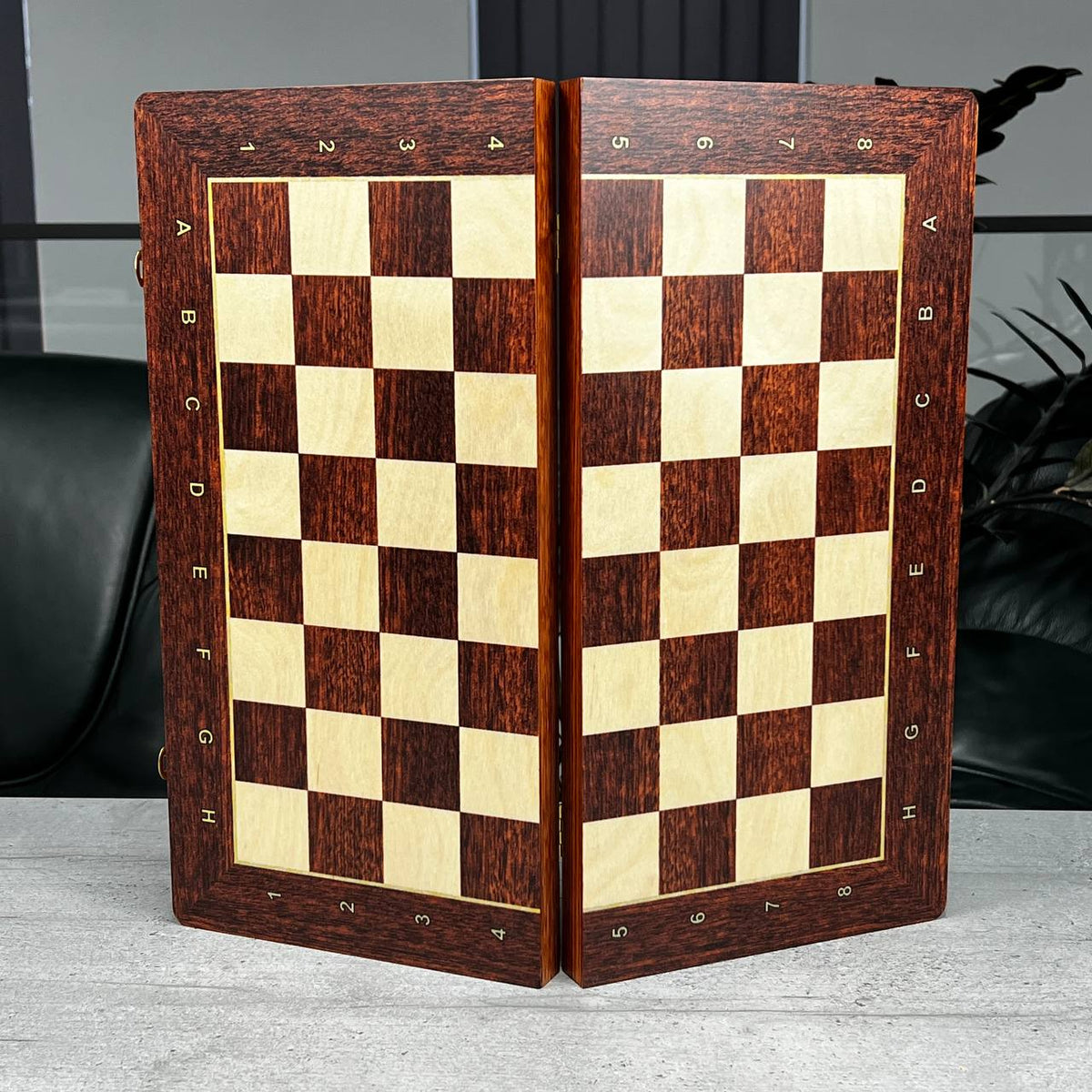Jeu d'échecs imitation marbre (29 x 29 cm), jeu d'échecs en bois. Prêt à offrir. Réf. 198027