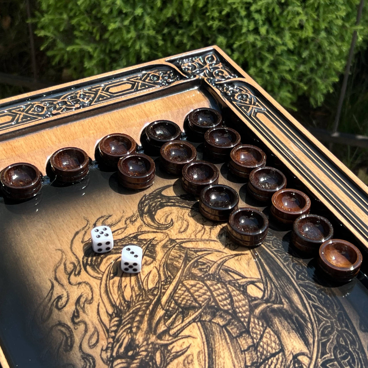 Plateau de backgammon en bois – Un mélange exquis d'art et de fonctionnalité, prêt à offrir