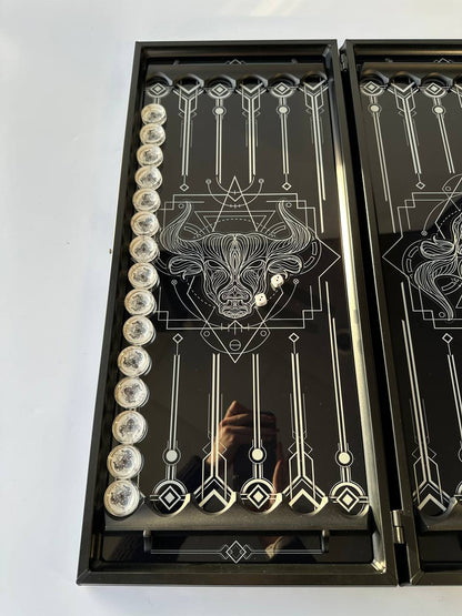 Stilvolles und modernes Backgammon-Brettspielset aus Glas, sofort geschenkfertig. Individuelle Anpassung möglich.