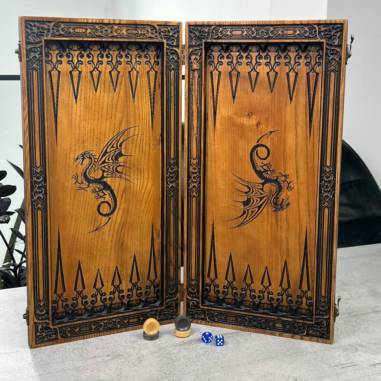 Backgammon en bois, backgammon sculpté personnalisé avec Lion, jeu de backgammon, cadeau pour lui, jeu de backgammon personnalisé