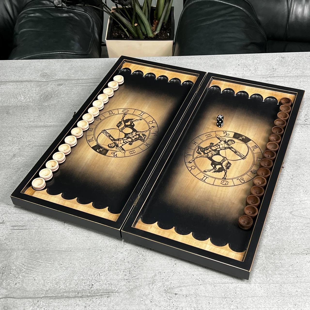 Backgammon-Set aus Holz, Brettspiel, Sternzeichen Schütze, 50 x 23 cm. Als Geschenk geeignet.