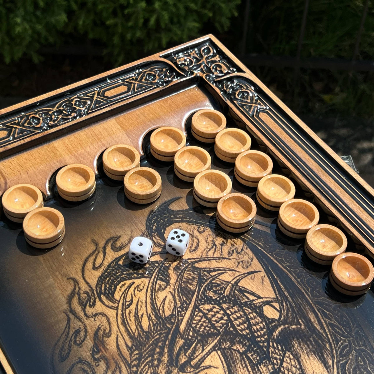 Plateau de backgammon en bois – Un mélange exquis d'art et de fonctionnalité, prêt à offrir