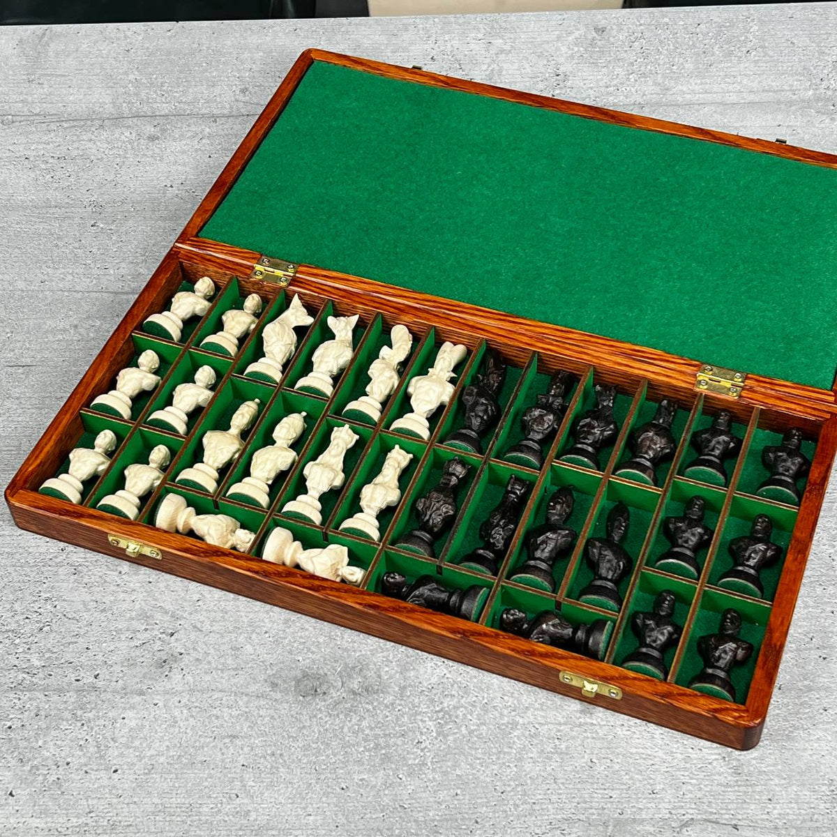 Jeu d'échecs imitation marbre (29 x 29 cm), jeu d'échecs en bois. Prêt à offrir. Réf. 198027