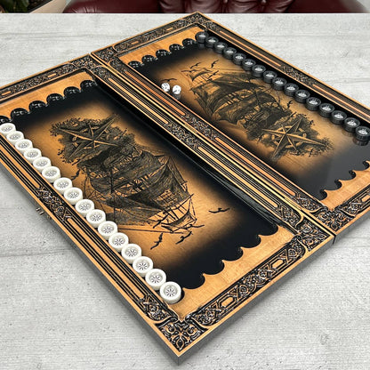 Handgefertigtes Holz-Backgammon „Löwe“ mit Epoxidharz-Chips – Klein, elegant, individuell anpassbar. Geschenkfertig