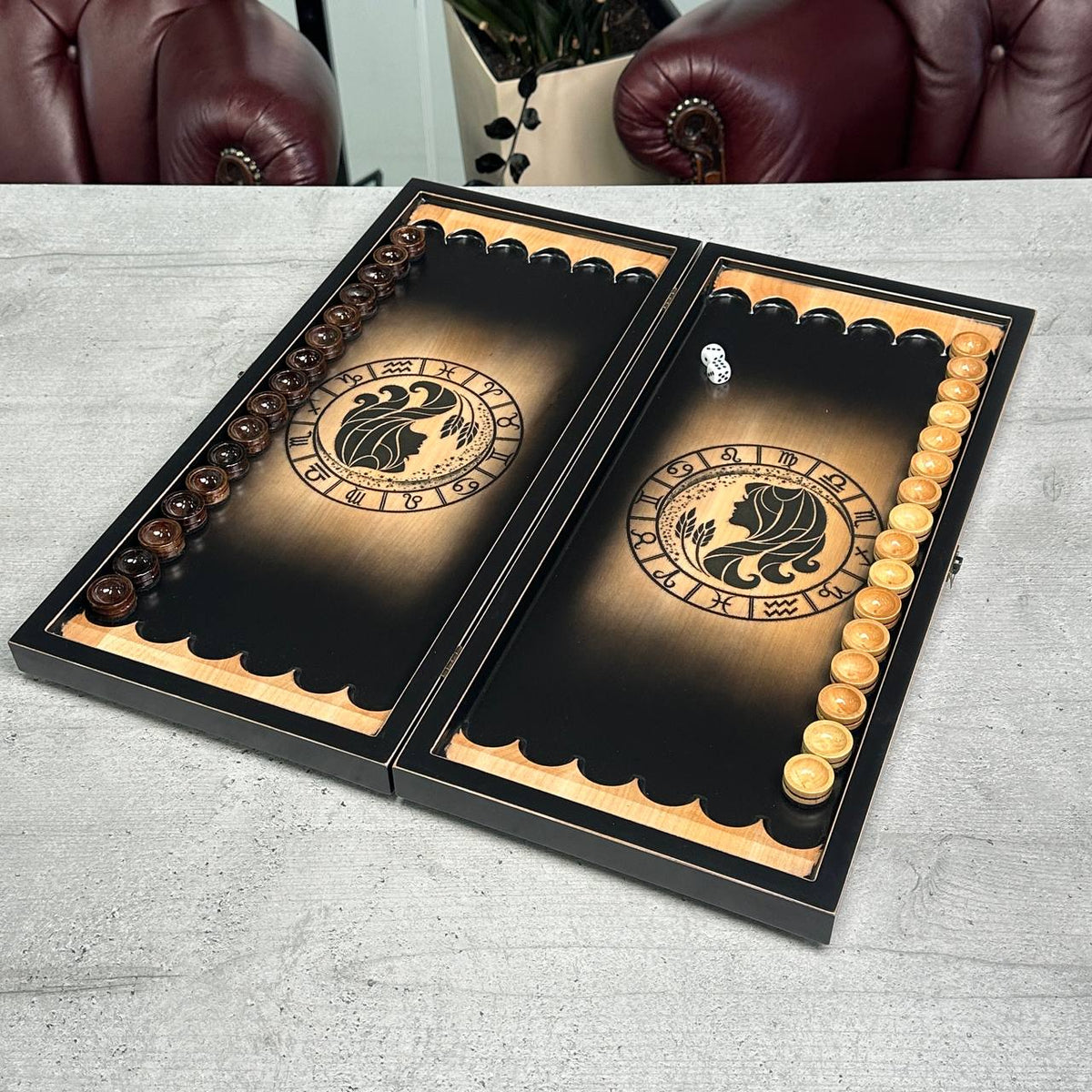Holz-Backgammon „Wassermann“, 50×23×9cm, individuell gestaltet und geschenkfertig