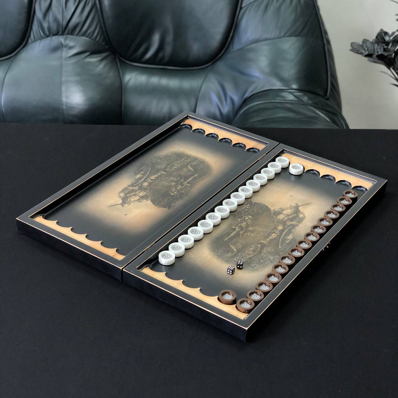 Holz-Backgammon „Die Ritter“, 50×23×9cm, individuell gestaltet und geschenkfertig