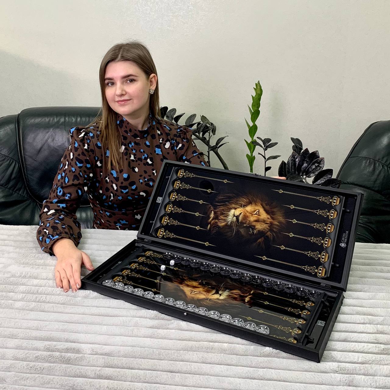Lion Collection Glass Backgammon Set