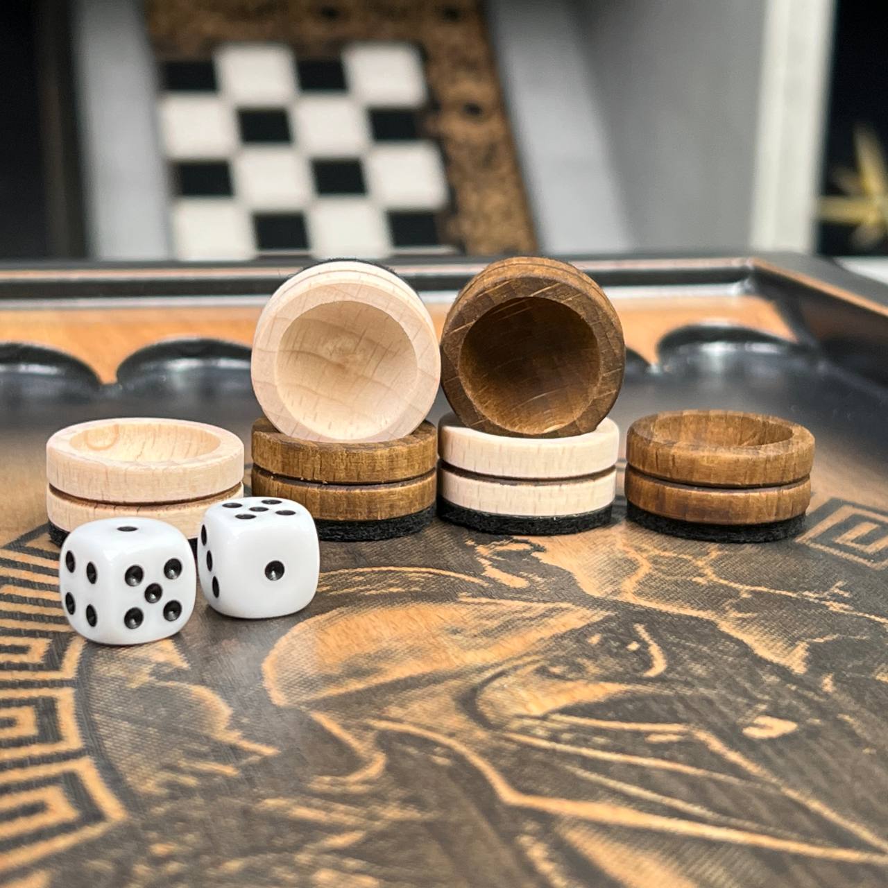 Luxus-Backgammon „Legionär“ aus Holz – Kompaktes 50×23 cm Spielset | Geschenkfertig | Kostenlose Lieferung weltweit