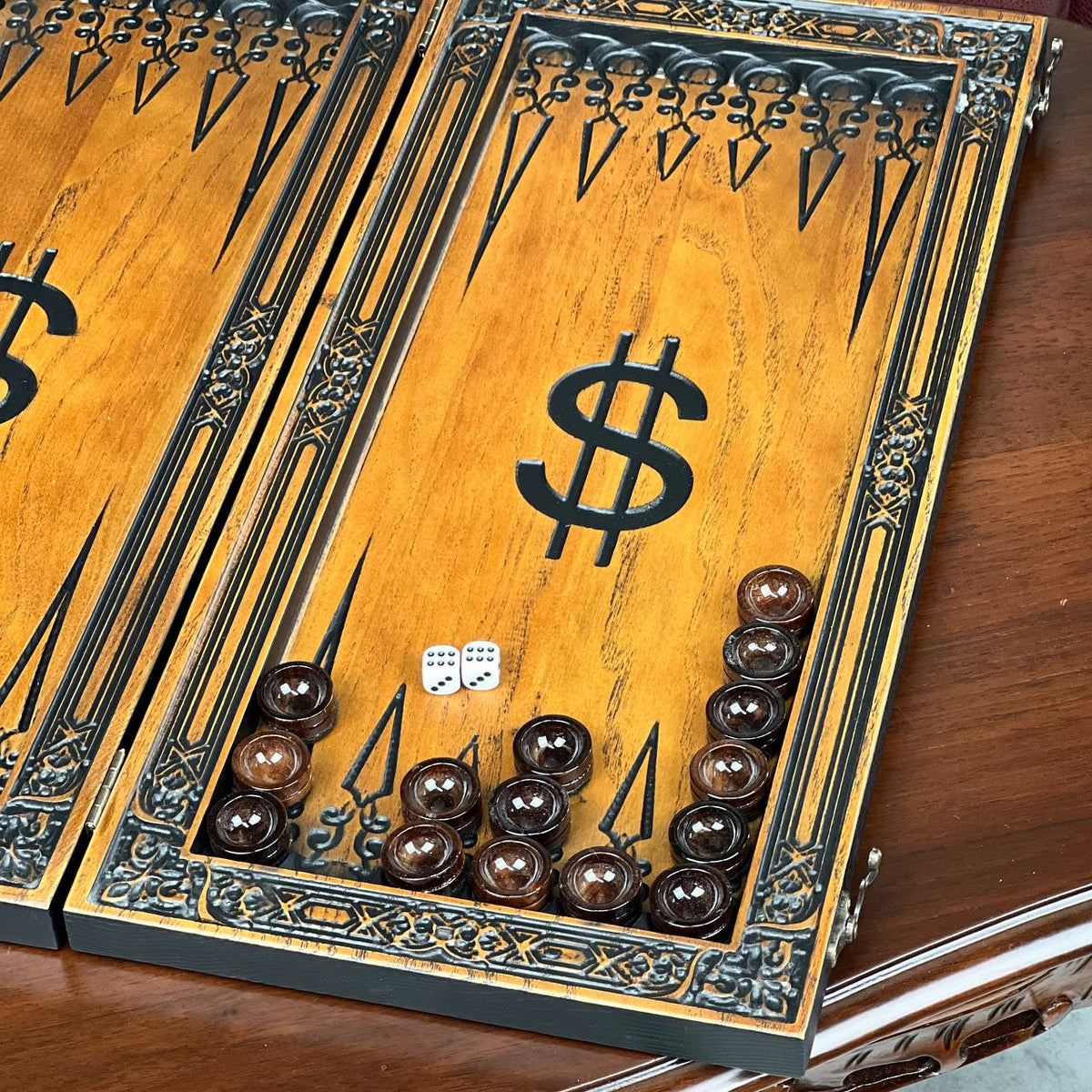 Hölzernes Backgammon-Brettspielset „Dollar“, 46×23×3cm, geschenkfertig und individuell anpassbar.