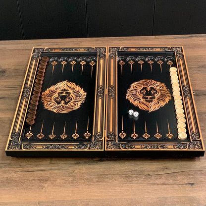 Handgefertigtes Holz-Backgammon „Löwe“ mit Epoxidharz-Chips – Klein, elegant, individuell anpassbar. Geschenkfertig