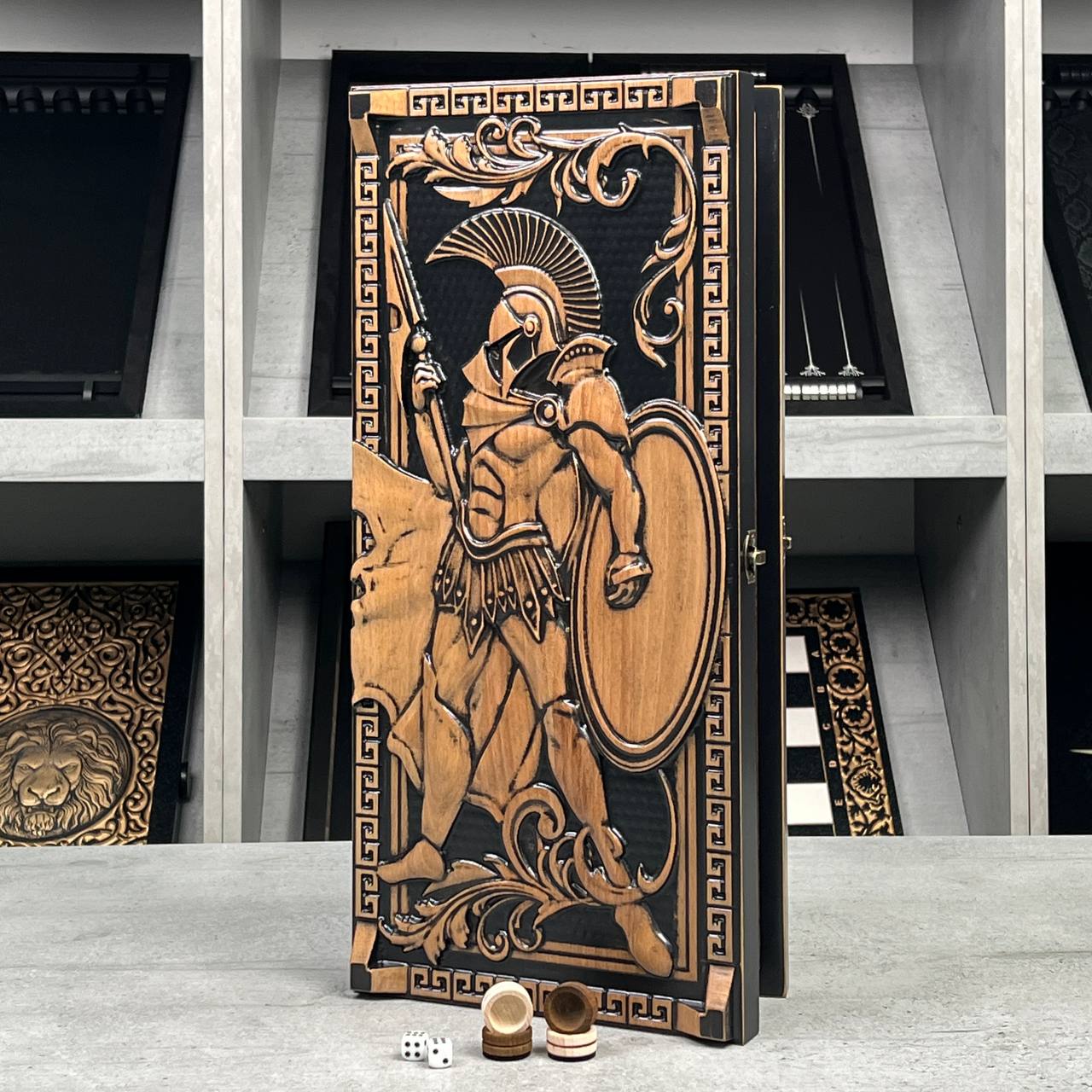 Luxus-Backgammon „Legionär“ aus Holz – Kompaktes 50×23 cm Spielset | Geschenkfertig | Kostenlose Lieferung weltweit