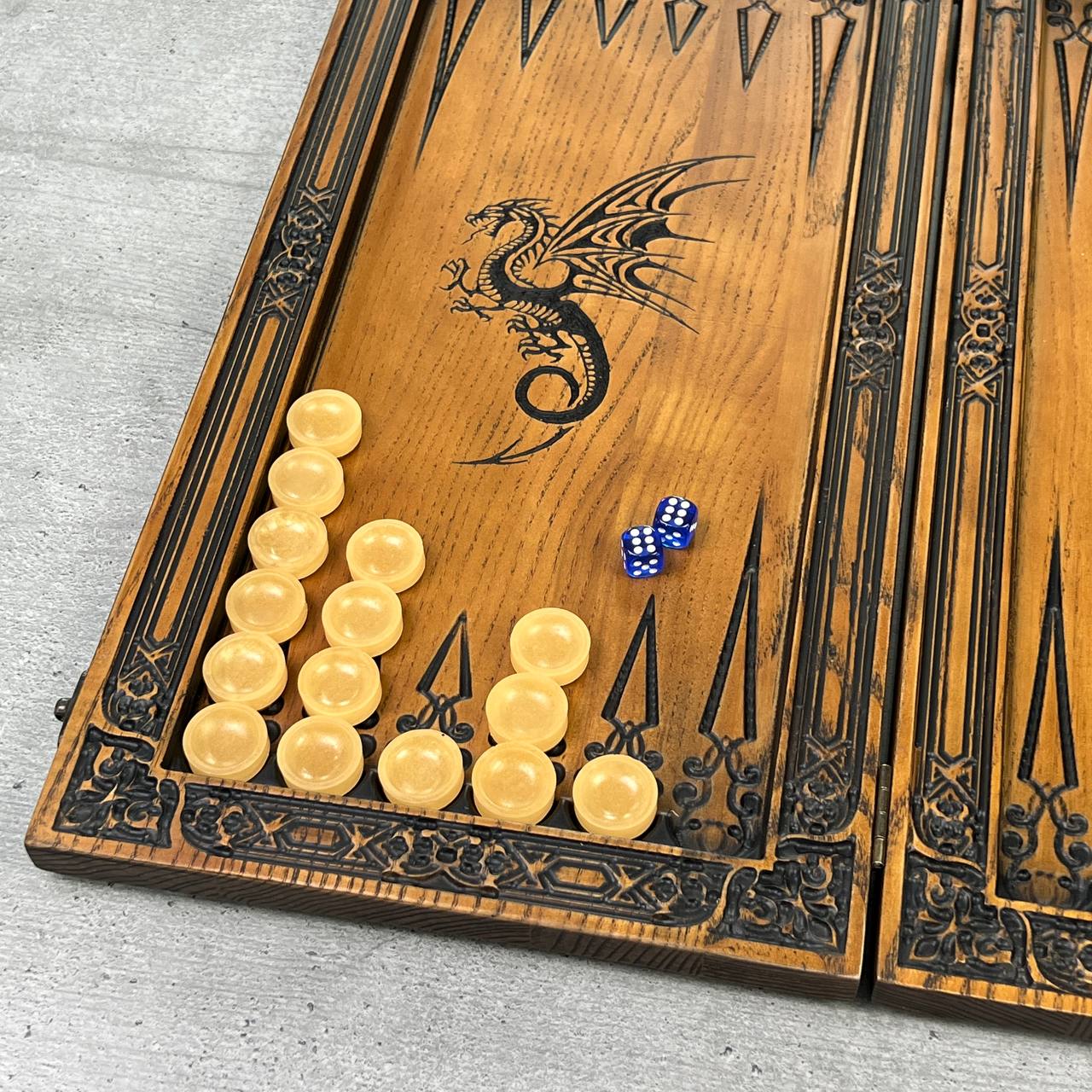 Backgammon en bois, backgammon sculpté personnalisé avec Lion, jeu de backgammon, cadeau pour lui, jeu de backgammon personnalisé