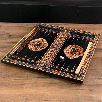 Handgefertigtes Holz-Backgammon „Löwe“ mit Epoxidharz-Chips – Klein, elegant, individuell anpassbar. Geschenkfertig