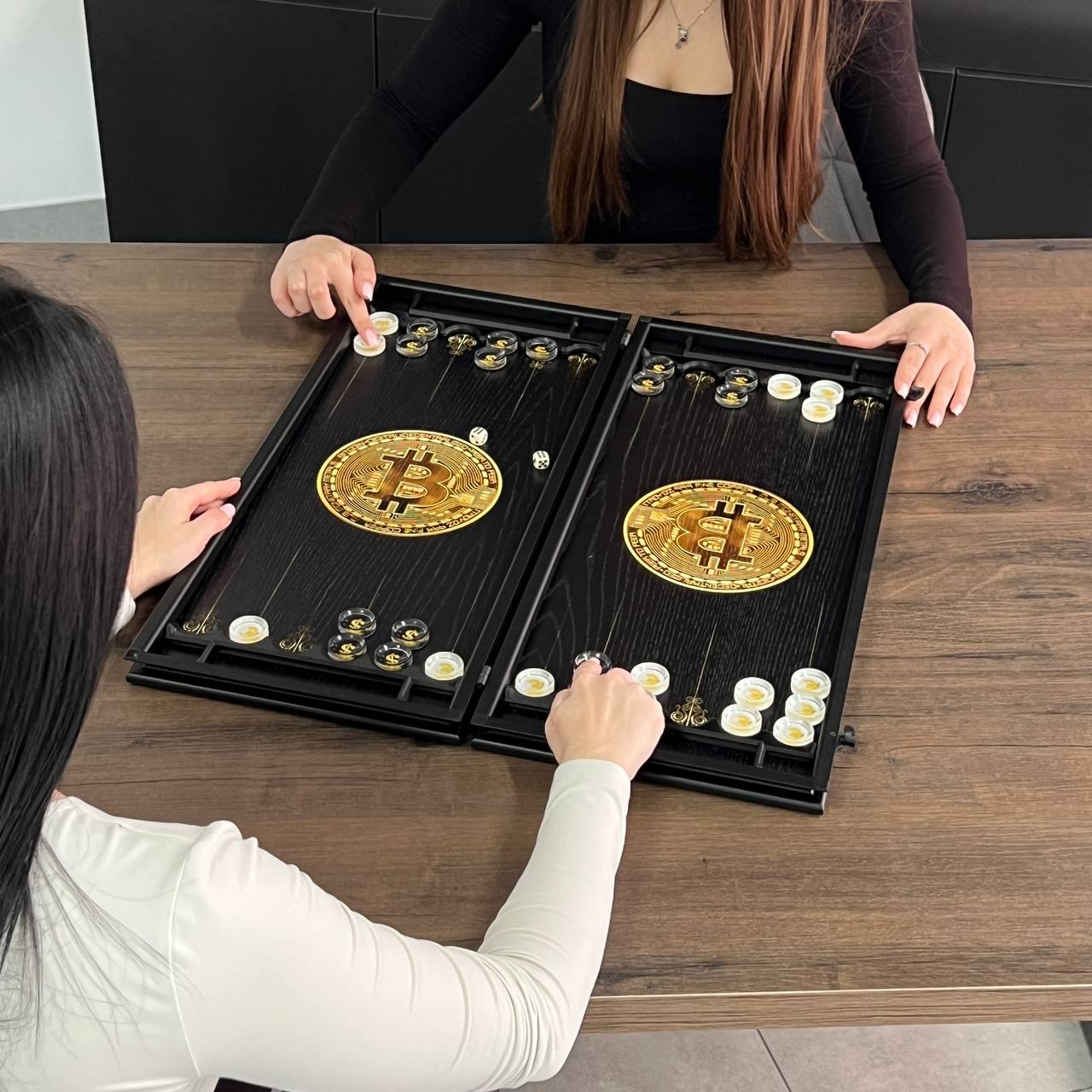 Plateau de backgammon en bois avec le signe du zodiaque des Poissons - Fabriqué à la main, personnalisable, prêt à offrir