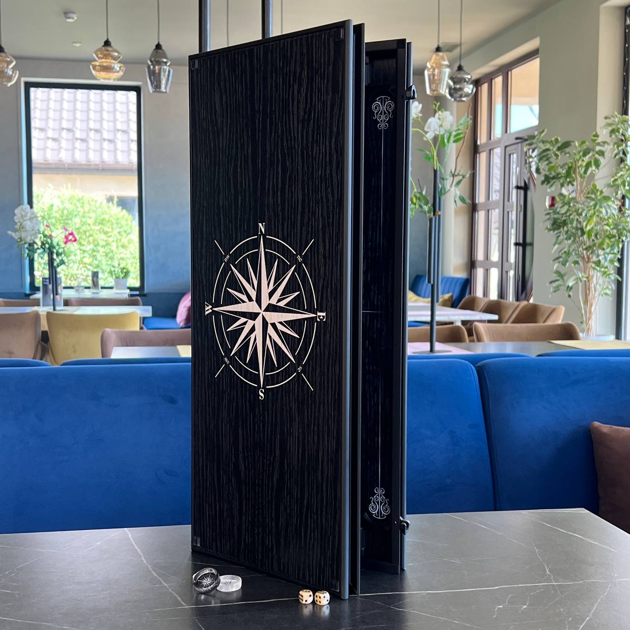 Plateau de backgammon en bois avec le signe du zodiaque des Poissons - Fabriqué à la main, personnalisable, prêt à offrir