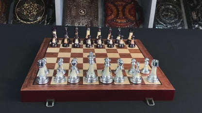 Jeu d'échecs en bois élégant et compact, prêt à offrir