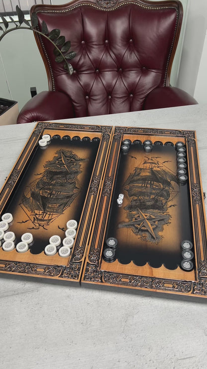Handgefertigtes Holz-Backgammon „Löwe“ mit Epoxidharz-Chips – Klein, elegant, individuell anpassbar. Geschenkfertig