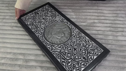 Luxus-Backgammon aus schwarzem Acrylstein "Silver Lion" 58×28cm, Light-Version, Steinbrett, Geschenkfertig