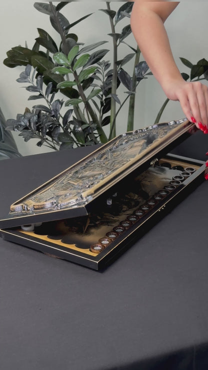 Handgefertigtes Holz-Backgammon „Löwe“ mit Epoxidharz-Chips – Klein, elegant, individuell anpassbar. Geschenkfertig