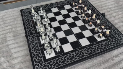 Jeu d'échecs et de backgammon en pierre acrylique noire de luxe « Lion » – Exclusif, original, personnalisable