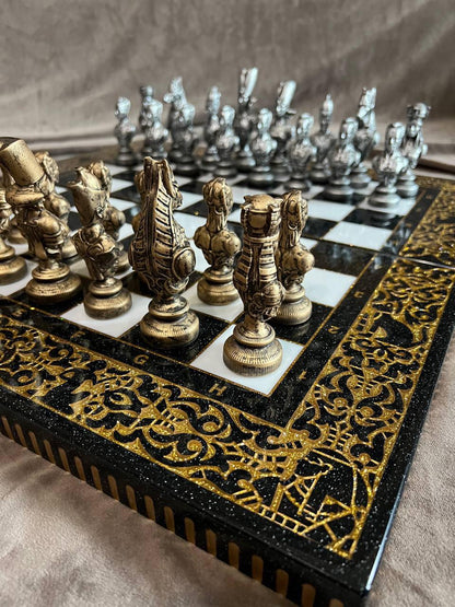 Hochwertiges Schachspiel aus schwarzem Acrylstein mit geschnitzten Rändern – inklusive Figuren | Kostenlose Lieferung weltweit | Geschenkfertig