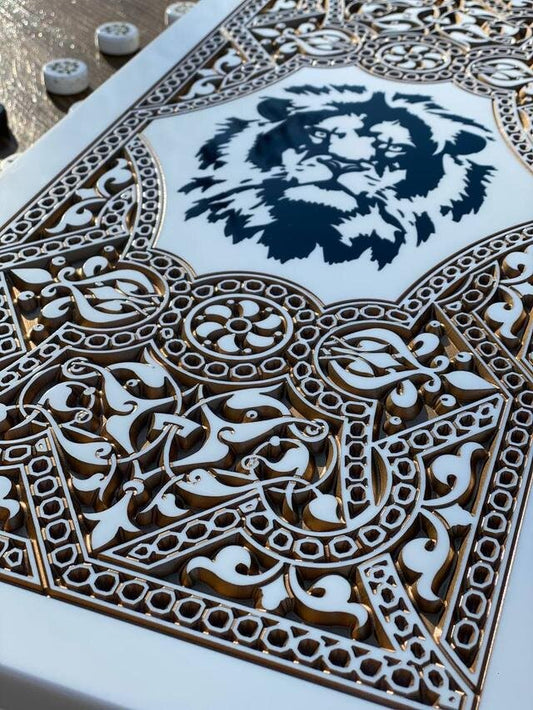„Black Lion“ Luxus-Backgammon-Set aus Acrylsteinen – Kraft und Strategie | 58×28×5 cm | Art. 190600